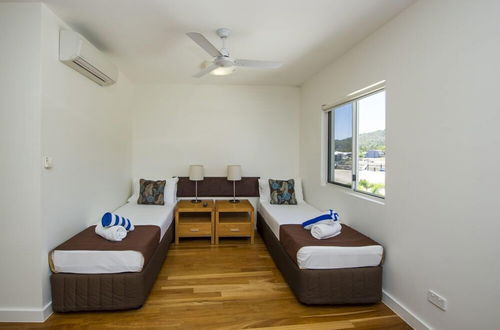 Photo 2 - Beachside Apartment 10