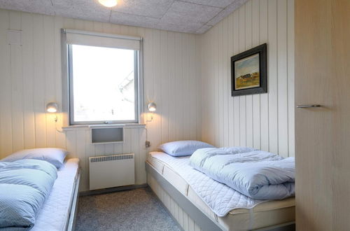 Photo 2 - 6 Person Holiday Home in Hvide Sande