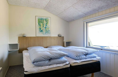 Photo 10 - 6 Person Holiday Home in Hvide Sande