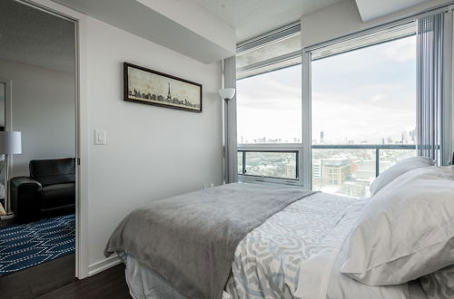 Photo 3 - Life Suites Soho 2 Bed - 2 Bath CN Tower View