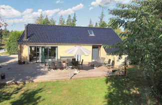 Foto 1 - 10 Person Holiday Home in Vaeggerlose