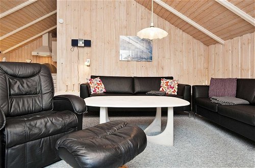 Photo 9 - 6 Person Holiday Home in Oksbol