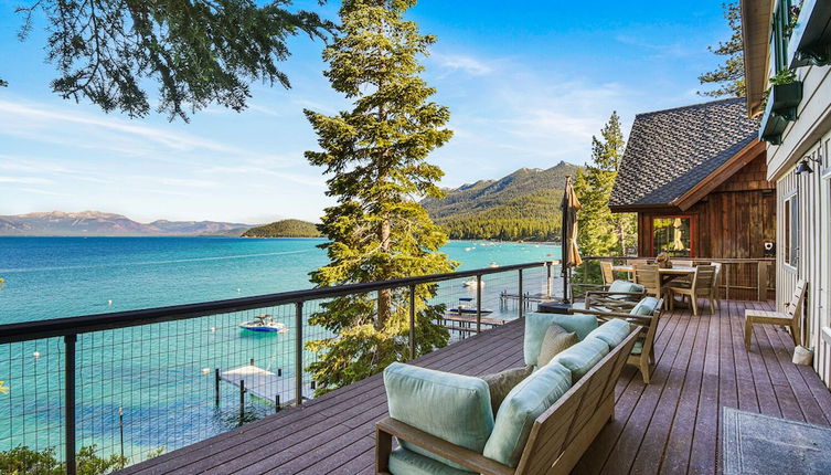 Foto 1 - Mesmerizing Meeks Bay Outdoor Waterfront Deck