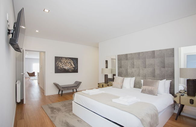Liiiving -Luxury River View Apartment XI - Photo 8