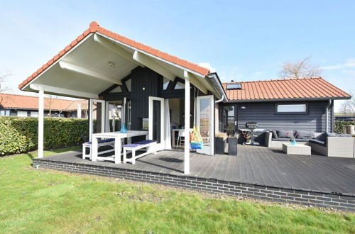 Photo 25 - Alluring Holiday Home in Kattendijke With Terrace and Garden