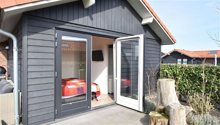 Photo 1 - Alluring Holiday Home in Kattendijke With Terrace and Garden