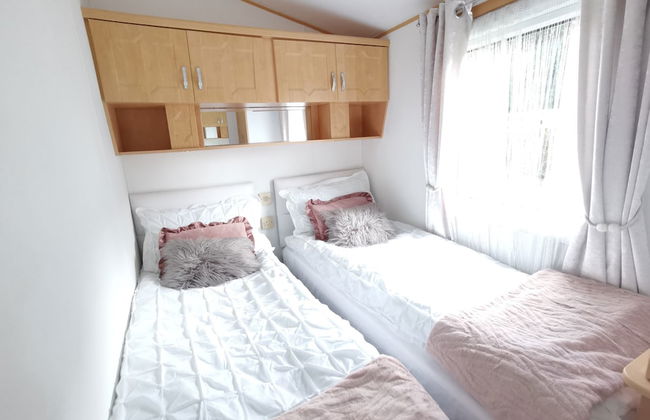 Lakes and Woodlands Overstone Holiday Park - Foto 2