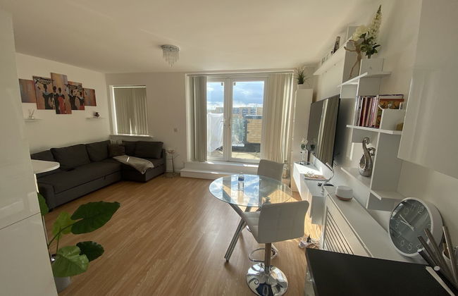 Captivating 1-bed Apartment in Barking - Foto 1