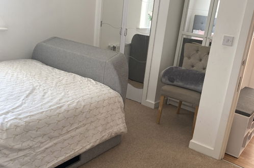 Photo 8 - Captivating 1-bed Apartment in Barking