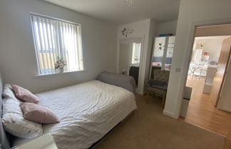 Photo 3 - Captivating 1-bed Apartment in Barking