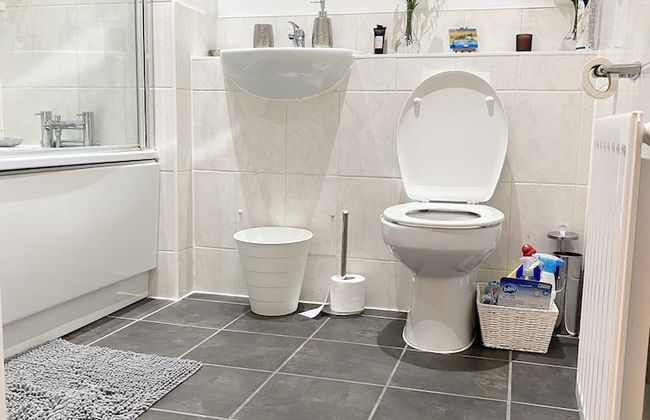 Captivating 1-bed Apartment in Barking - Foto 32