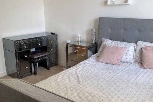 Photo 9 - Captivating 1-bed Apartment in Barking