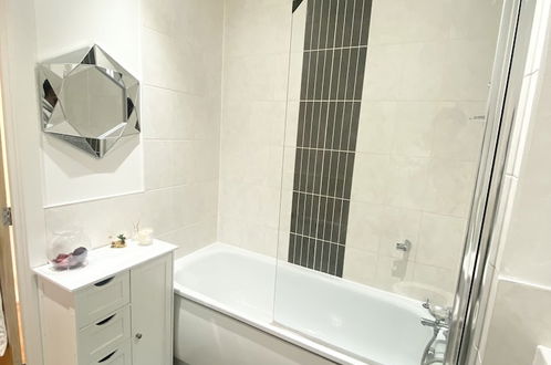 Foto 26 - Captivating 1-bed Apartment in Barking