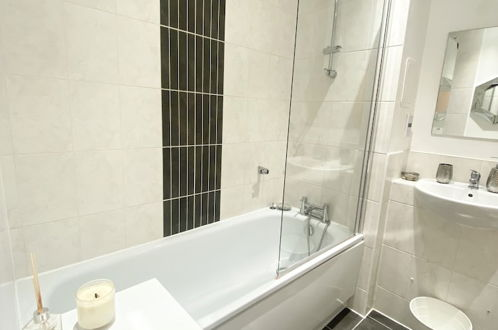 Photo 28 - Captivating 1-bed Apartment in Barking