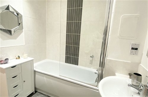 Foto 31 - Captivating 1-bed Apartment in Barking