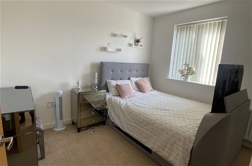Photo 5 - Captivating 1-bed Apartment in Barking