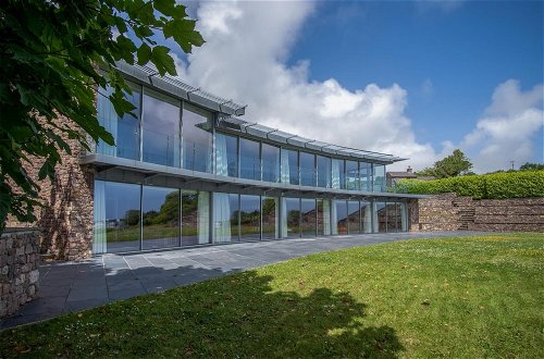 Photo 5 - Bryn House - Luxurious 5 Bedroom Holiday Home - Penmaen