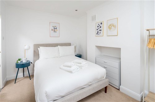 Photo 3 - Altido Chic & Modern 2-Bed Flat W/ Patio In Pimlico