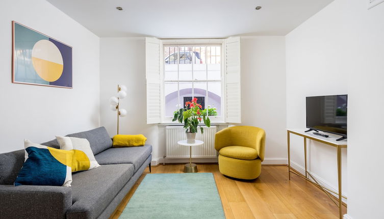 Photo 1 - JOIVY Chic & Modern 2-Bed Flat W/ Patio In Pimlico