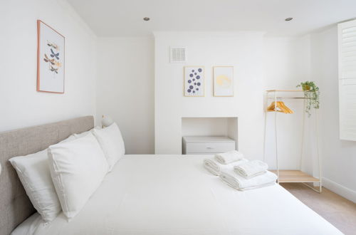 Photo 2 - Altido Chic & Modern 2-Bed Flat W/ Patio In Pimlico