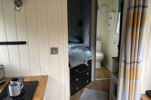 Photo 6 - Shepherds Hut - Riverside 2