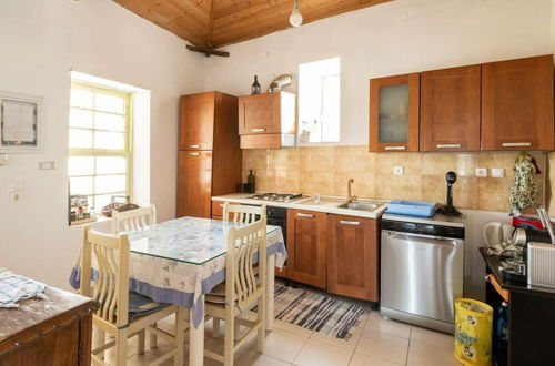 Foto 9 - Charming 3-bed Villa in Pidasos With Open Views