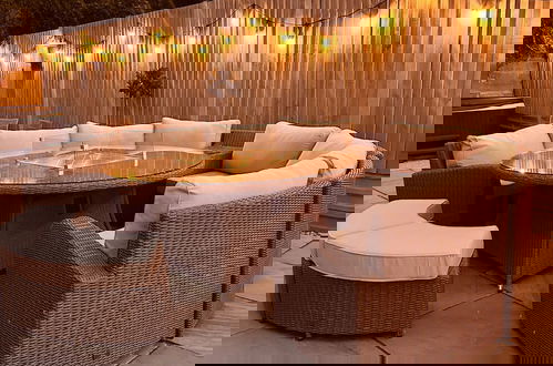 Photo 33 - Luxury Group Celebration House With Hot Tub & Bar!