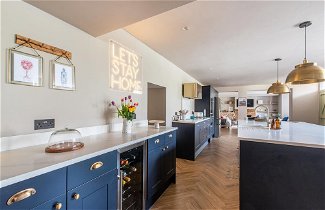 Photo 1 - Immaculate 6 Bed House - Unique Cellar Bar- Airbnb