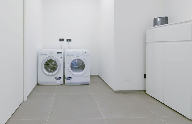 8 Bedroom Apartment in Reggio Emilia Center - Photo 23