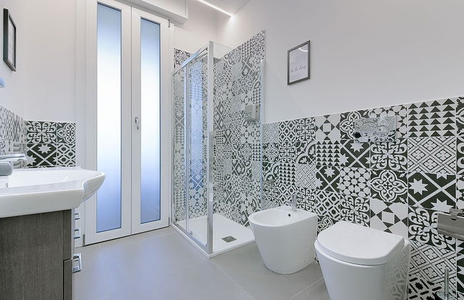 8 Bedroom Apartment in Reggio Emilia Center - Photo 29