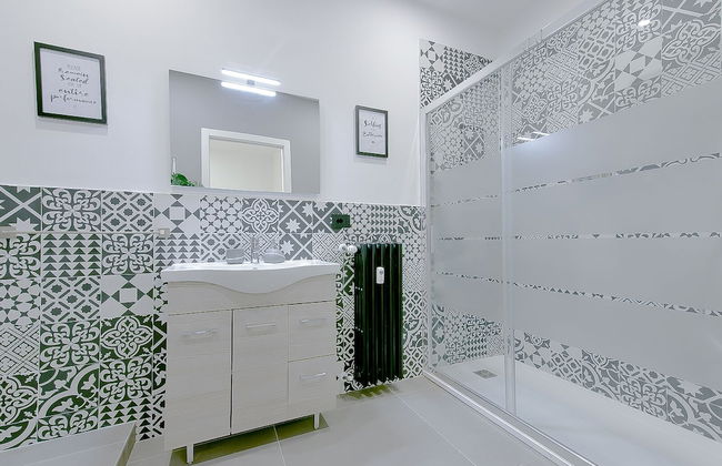 8 Bedroom Apartment in Reggio Emilia Center - Photo 32