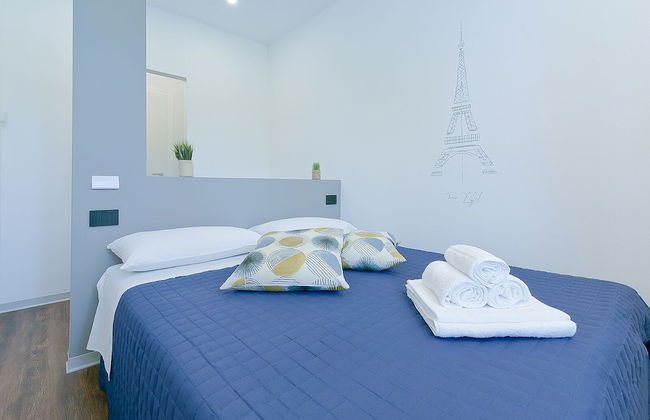 8 Bedroom Apartment in Reggio Emilia Center - Photo 9
