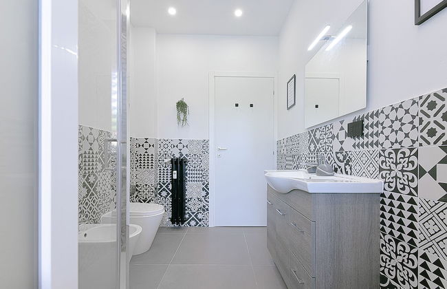 8 Bedroom Apartment in Reggio Emilia Center - Photo 24
