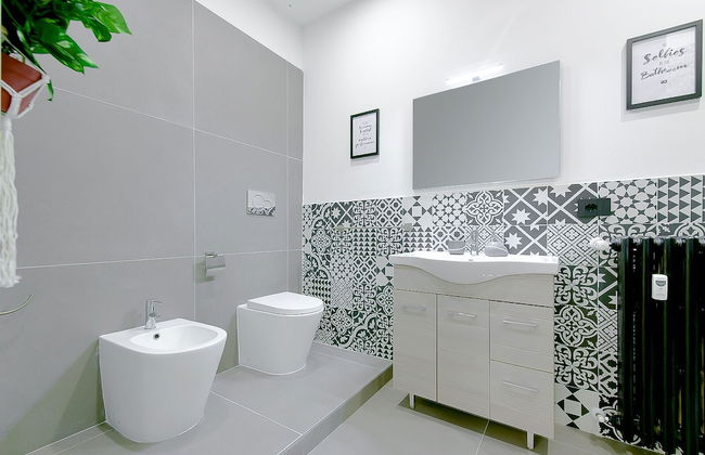 8 Bedroom Apartment in Reggio Emilia Center - Photo 28