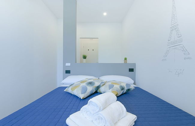 8 Bedroom Apartment in Reggio Emilia Center - Photo 5
