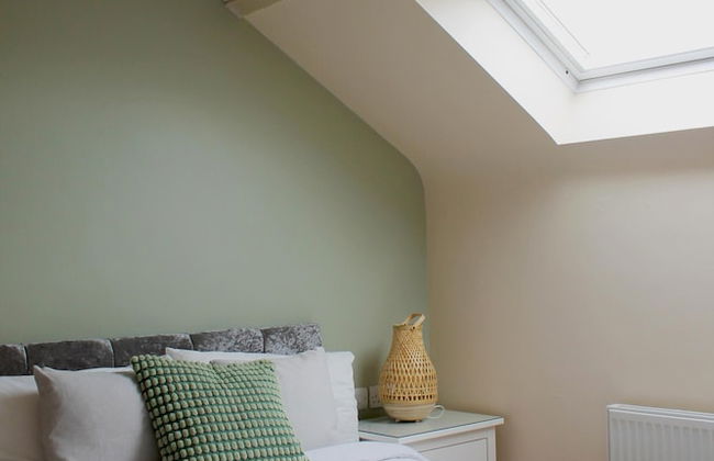 Charming 1-bed Loft in Caerleon - Photo 2