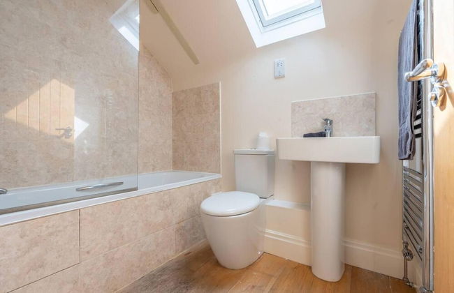 Charming 1-bed Loft in Caerleon - Photo 7