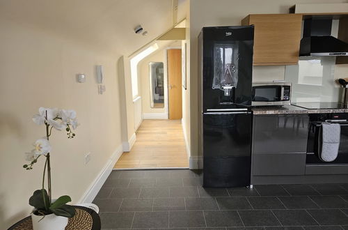 Photo 5 - Charming 1-bed Loft in Caerleon