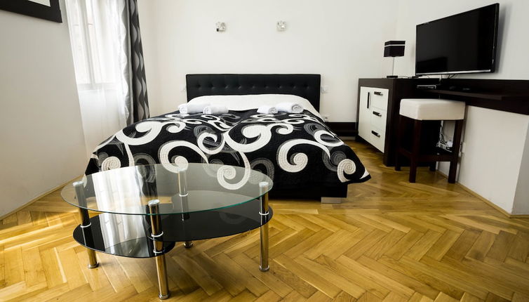 Foto 1 - Black & White Apartment by Wenceslas Sq.