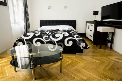 Foto 1 - Black & White Apartment by Wenceslas Sq.