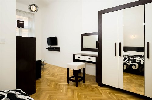 Foto 12 - Black & White Apartment by Wenceslas Sq.