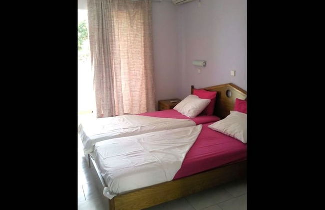 Room in Studio - Rock Garden Apartments - 2 Steps From the Beach - Photo 5