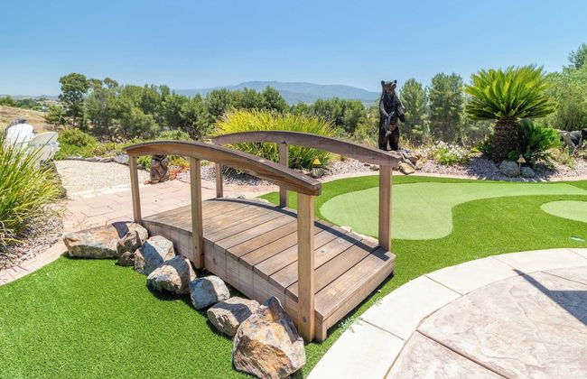 Bear Bridge by Avantstay Hilltop Haven in Temecula w/ Views, Putting Green & Hot Tub - Photo 32