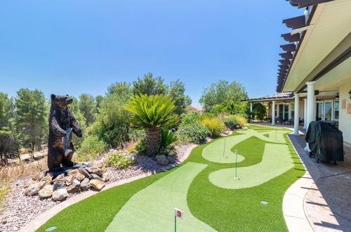 Foto 33 - Bear Bridge by Avantstay Hilltop Haven in Temecula w/ Views, Putting Green & Hot Tub