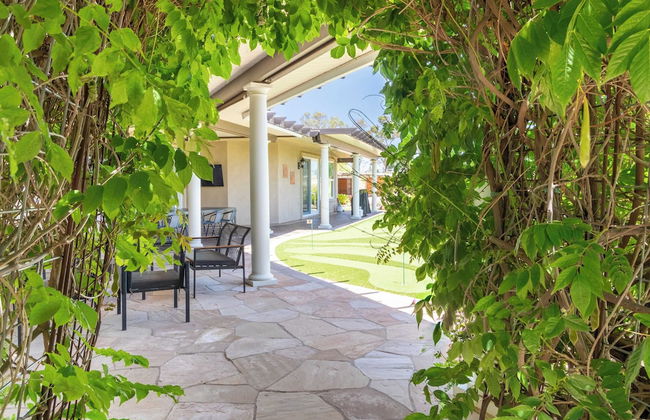Bear Bridge by Avantstay Hilltop Haven in Temecula w/ Views, Putting Green & Hot Tub - Photo 36