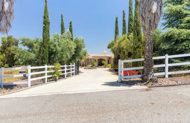 Bear Bridge by Avantstay Hilltop Haven in Temecula w/ Views, Putting Green & Hot Tub - Photo 7