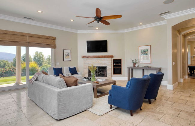 Bear Bridge by Avantstay Hilltop Haven in Temecula w/ Views, Putting Green & Hot Tub - Photo 12