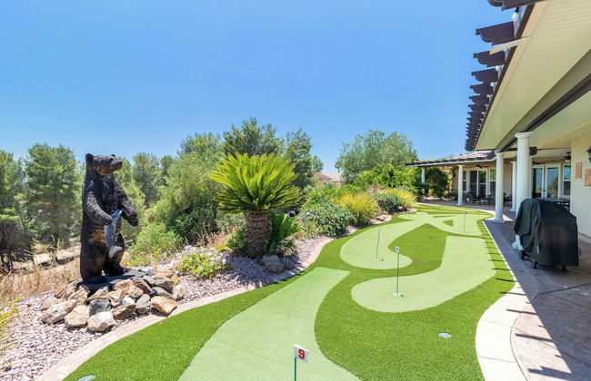 Bear Bridge by Avantstay Hilltop Haven in Temecula w/ Views, Putting Green & Hot Tub - Photo 3