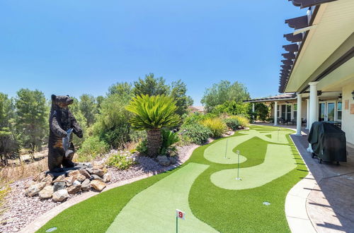 Foto 9 - Bear Bridge by Avantstay Hilltop Haven in Temecula w/ Views, Putting Green & Hot Tub