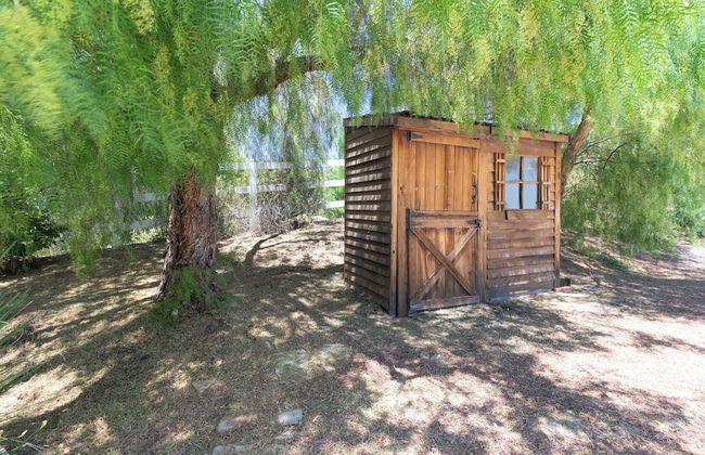 Bear Bridge by Avantstay Hilltop Haven in Temecula w/ Views, Putting Green & Hot Tub - Photo 42